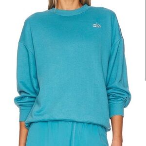 Alo Yoga Accolade Azure Blue Crewneck Sweatshirt